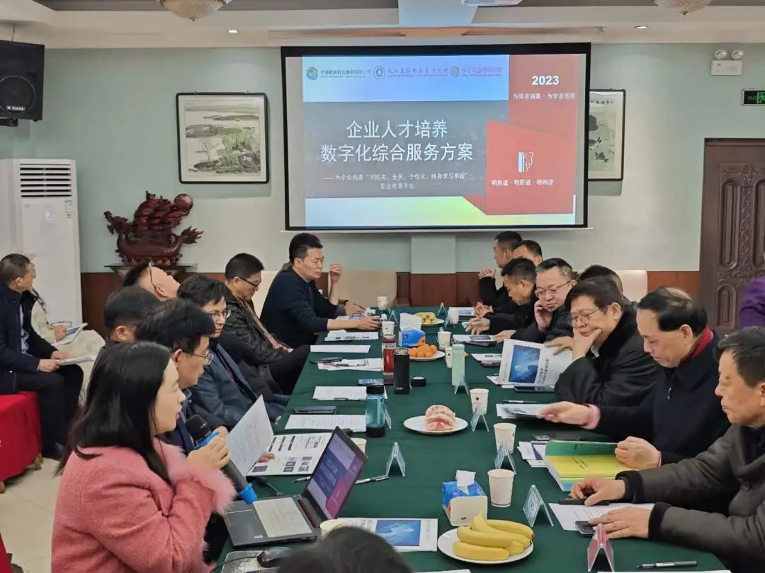 “产教融合·同心聚力” 中潮教育成功承办中南大校友经济论坛