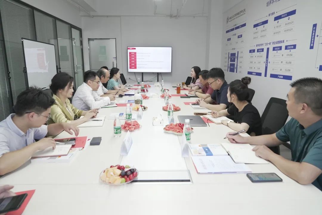武汉市工商联及武汉互联网产业商会一行参访中潮教育并举行交流会